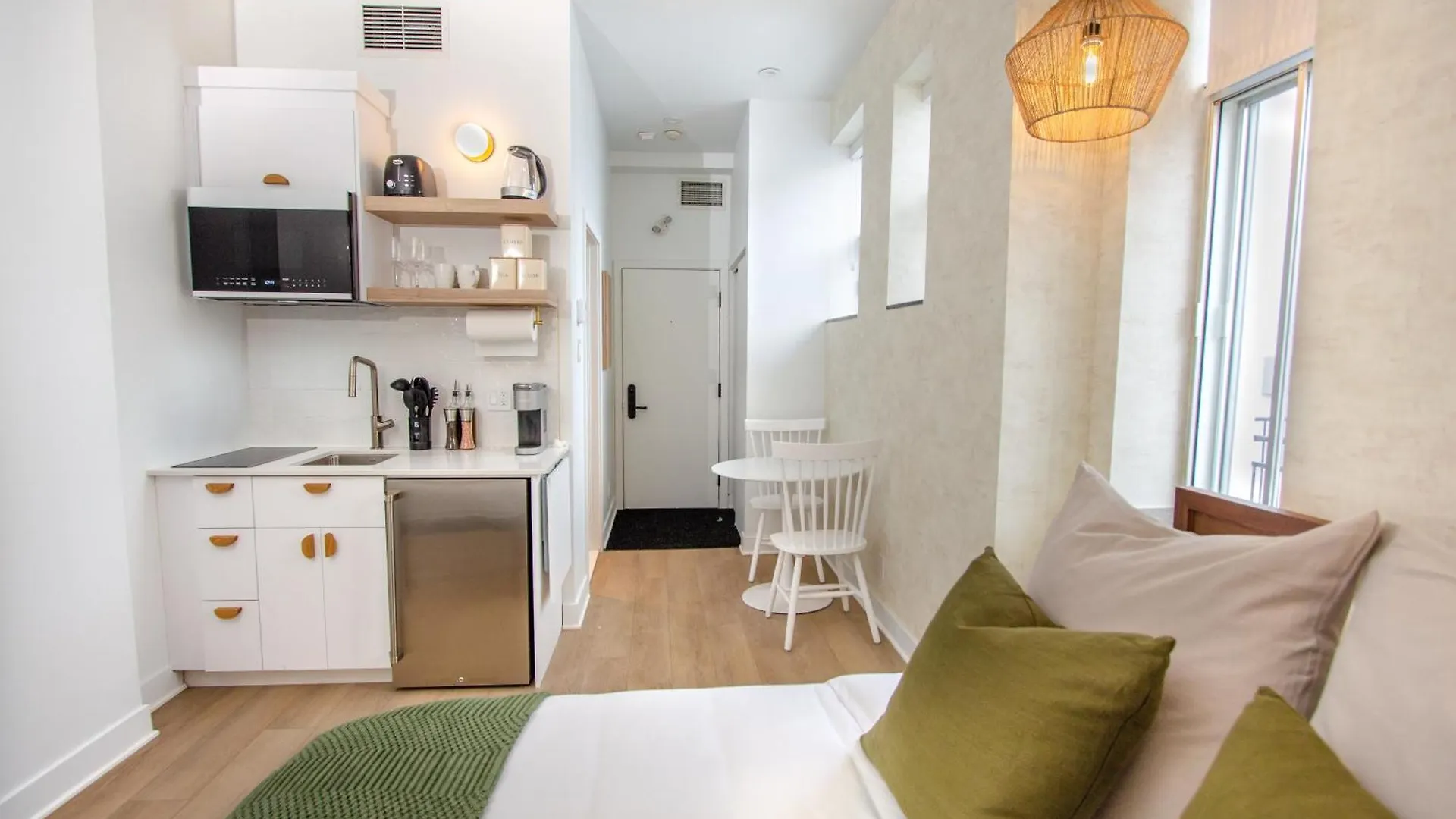 Studio #18 - Self Check-In - Plateau - St-Denis Montreal Apartment